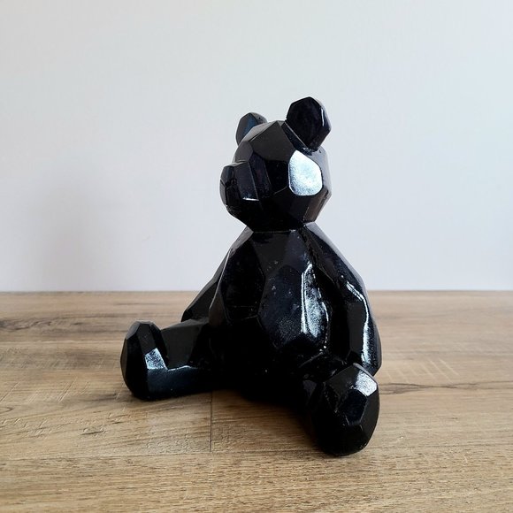 Geometric bear sculpture. Artist practicing model. - Picture 2 of 7